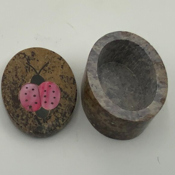 Vintage Soapstone Trinket Box With Lid and Mother Of Pearl Pink Ladybug Inlay - Picture 3 of 6